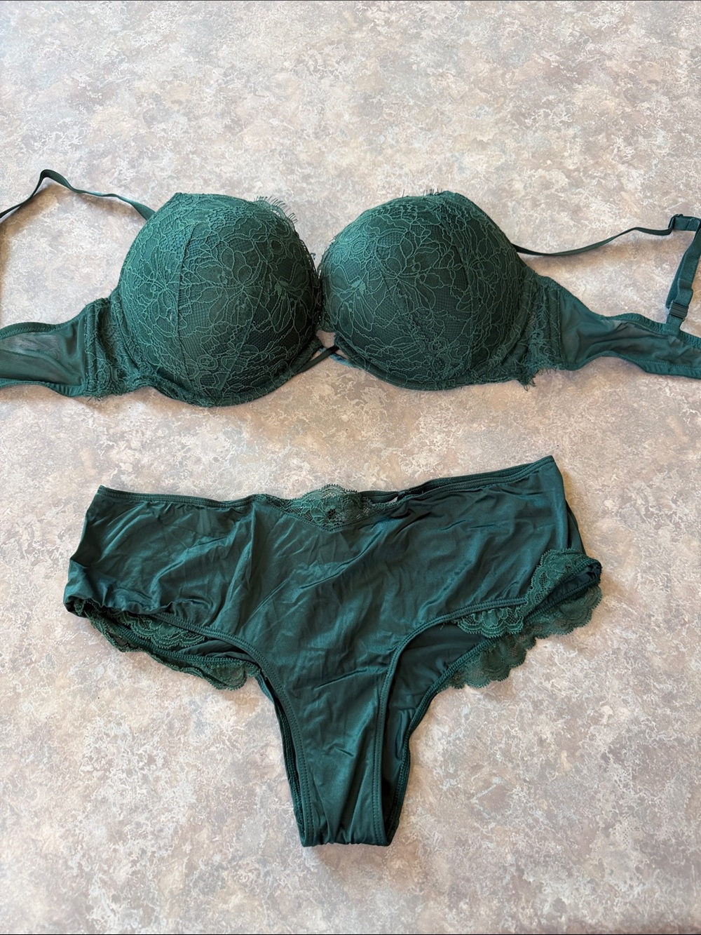 Victoria's Secret Emerald Green Lace Push-Up Bra & Panty Set